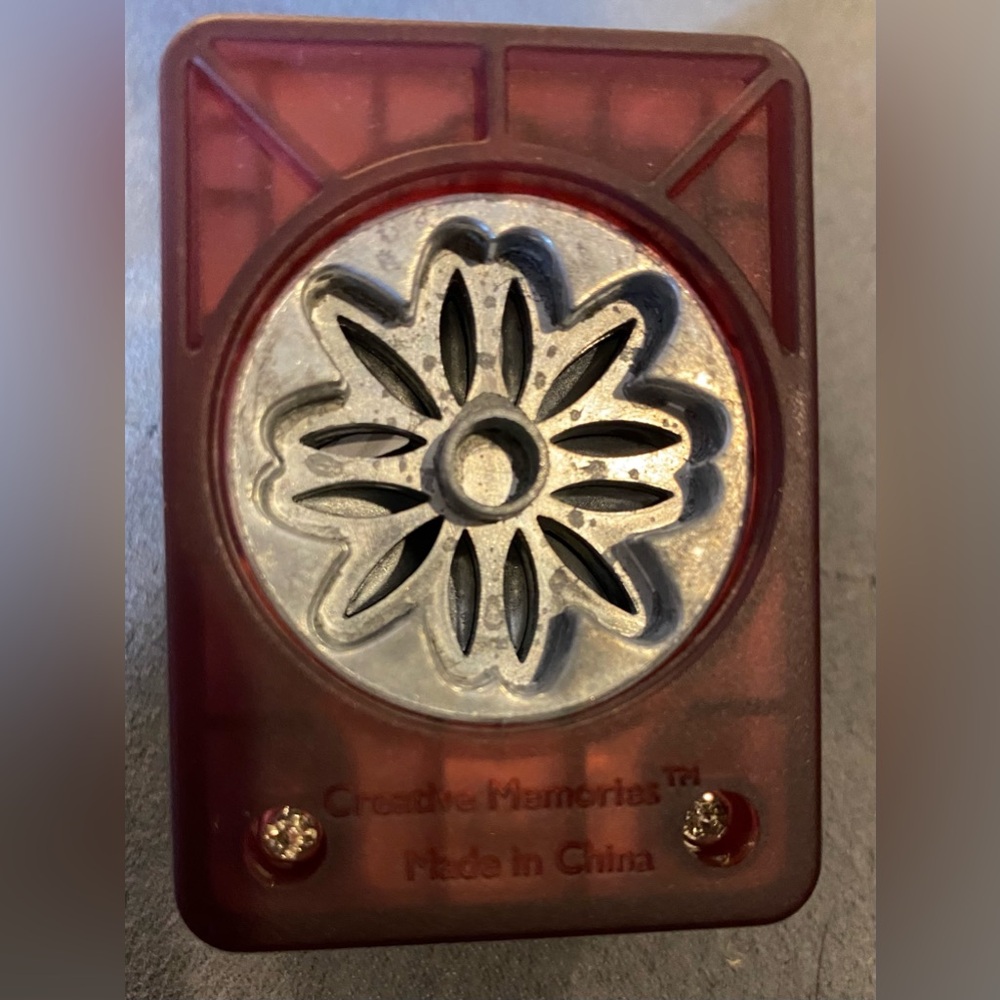 Vintage Creative Memories Petal Maker Puncher